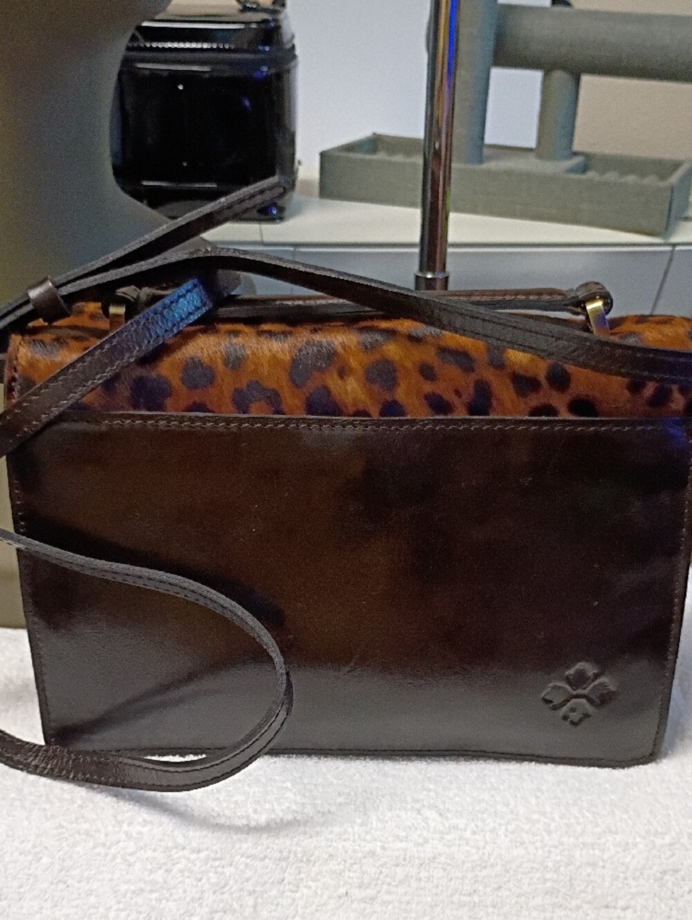 Patricia Nash Leopard Print Crossbody Bag - Picture 2 of 9